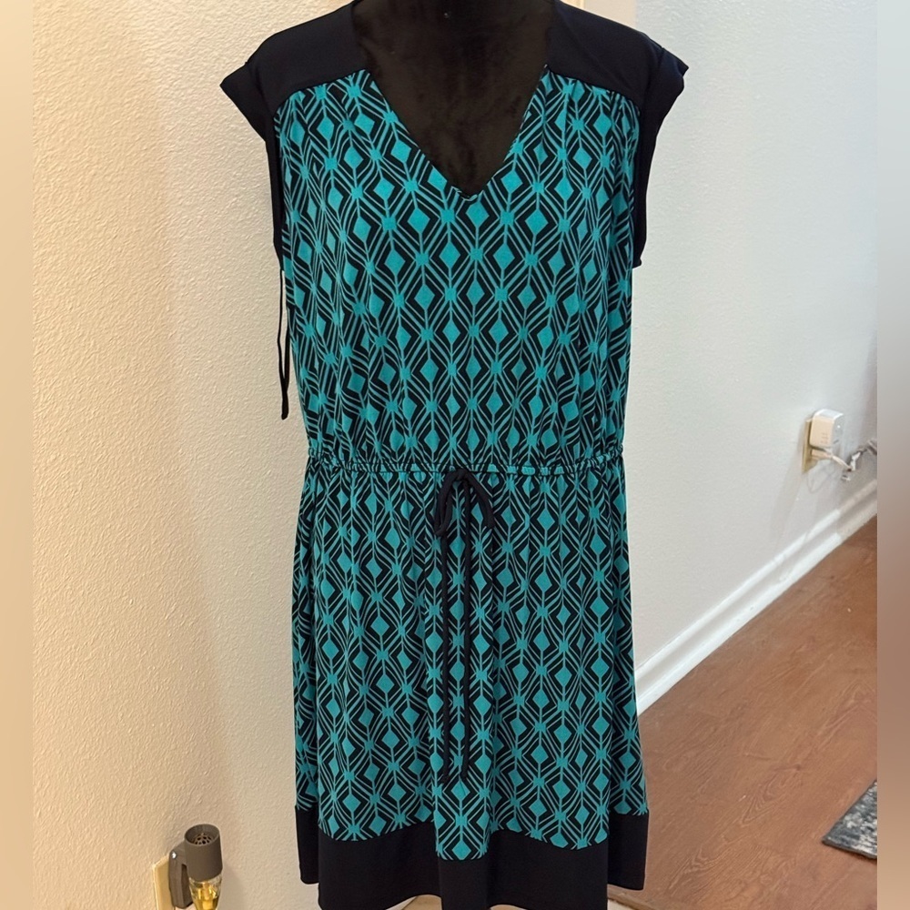 EnFocus Studio Green & Black Zig Zag Striped Sleeveless Midi Dress